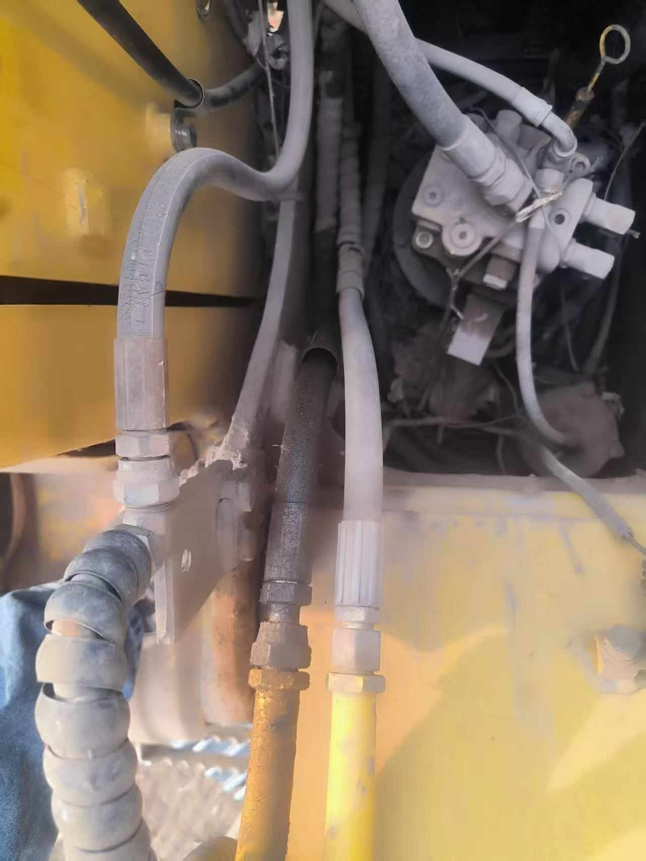 Compre Escavadeira Hyundai R80WM/WH Usada / 7