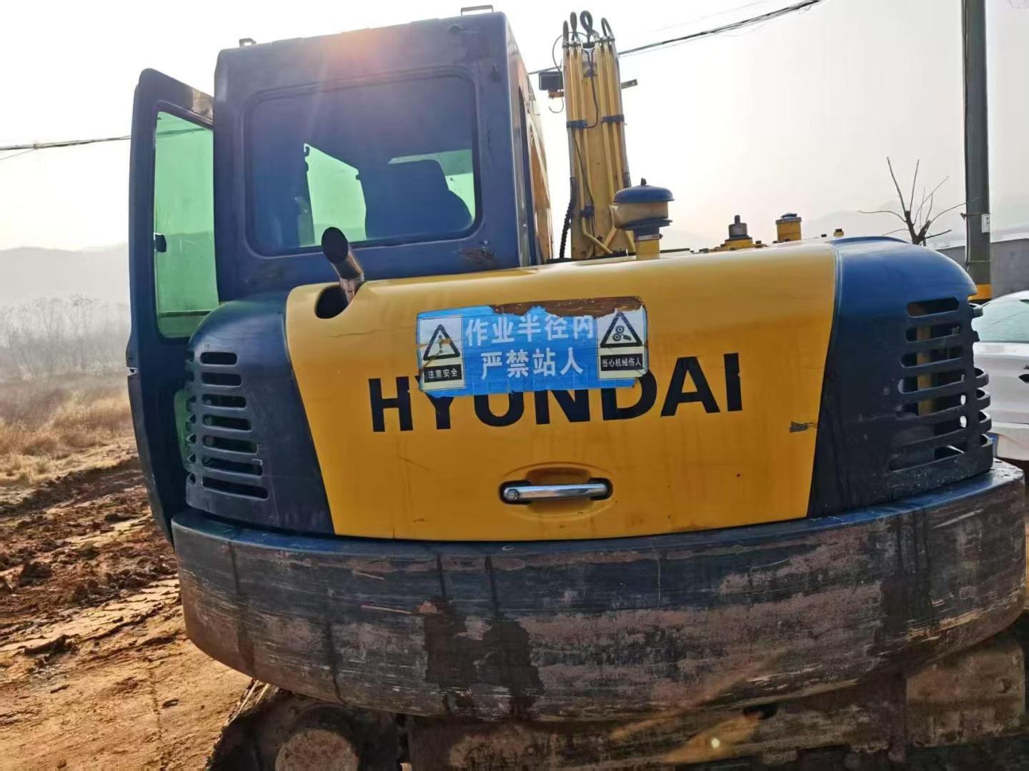 Compre Escavadeira Hyundai R80WM/WH Usada / 3