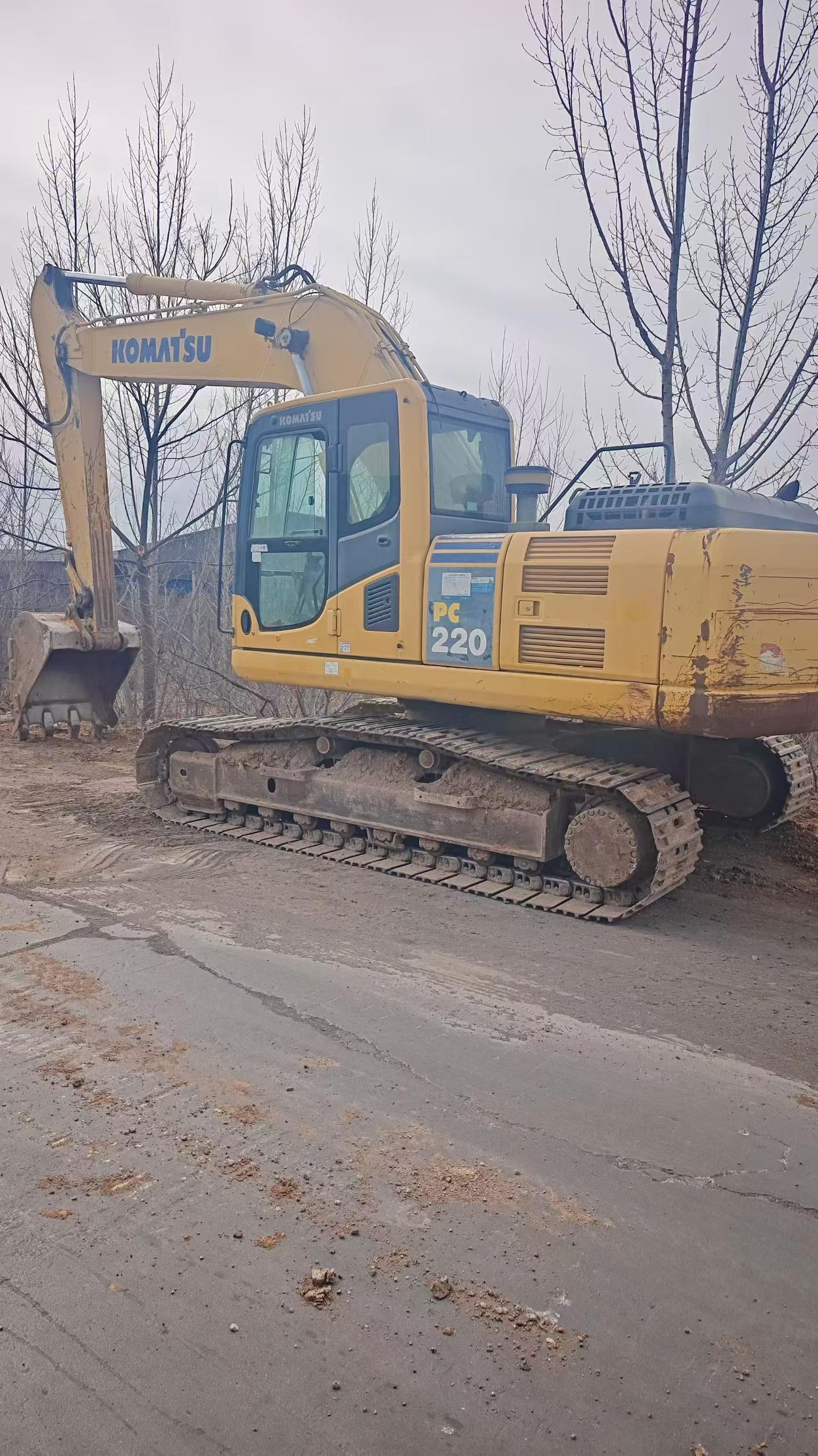 Buy Komatsu PC220 Used Excavator