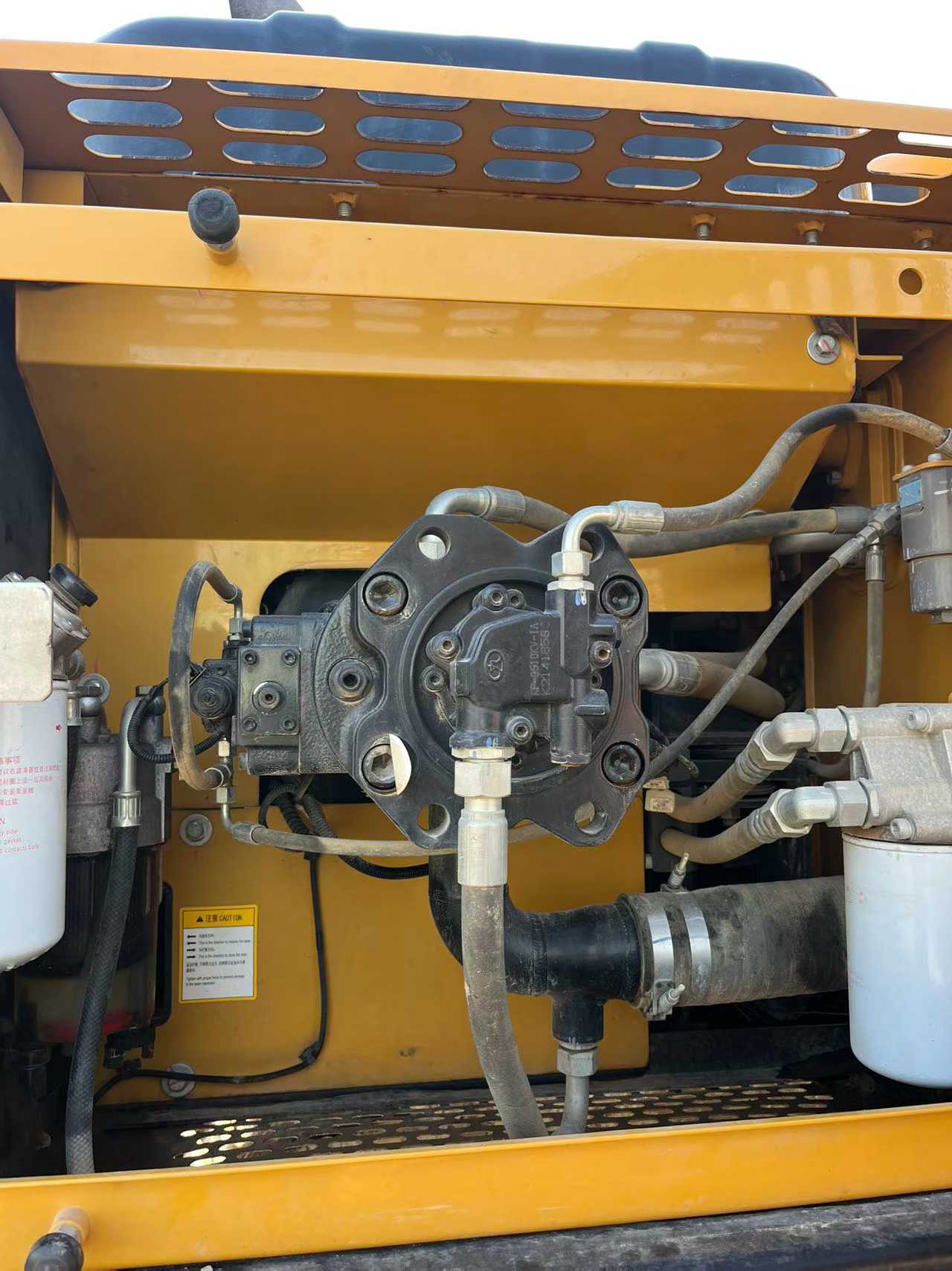 Used Sany SY200H Excavator 2016 Model / 3