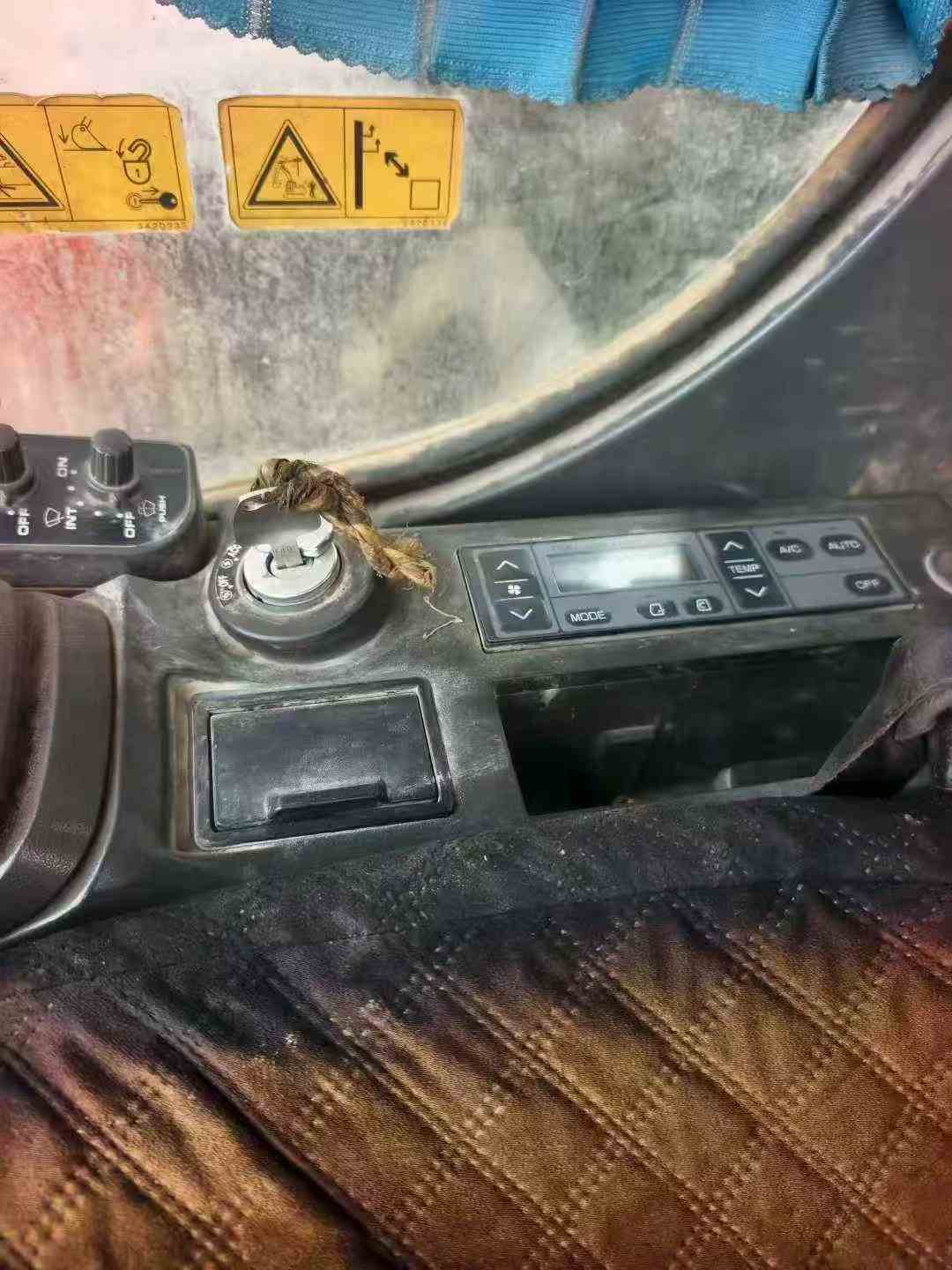 Used Hitachi ZX210LC-3G Excavator 2016 Model / 9