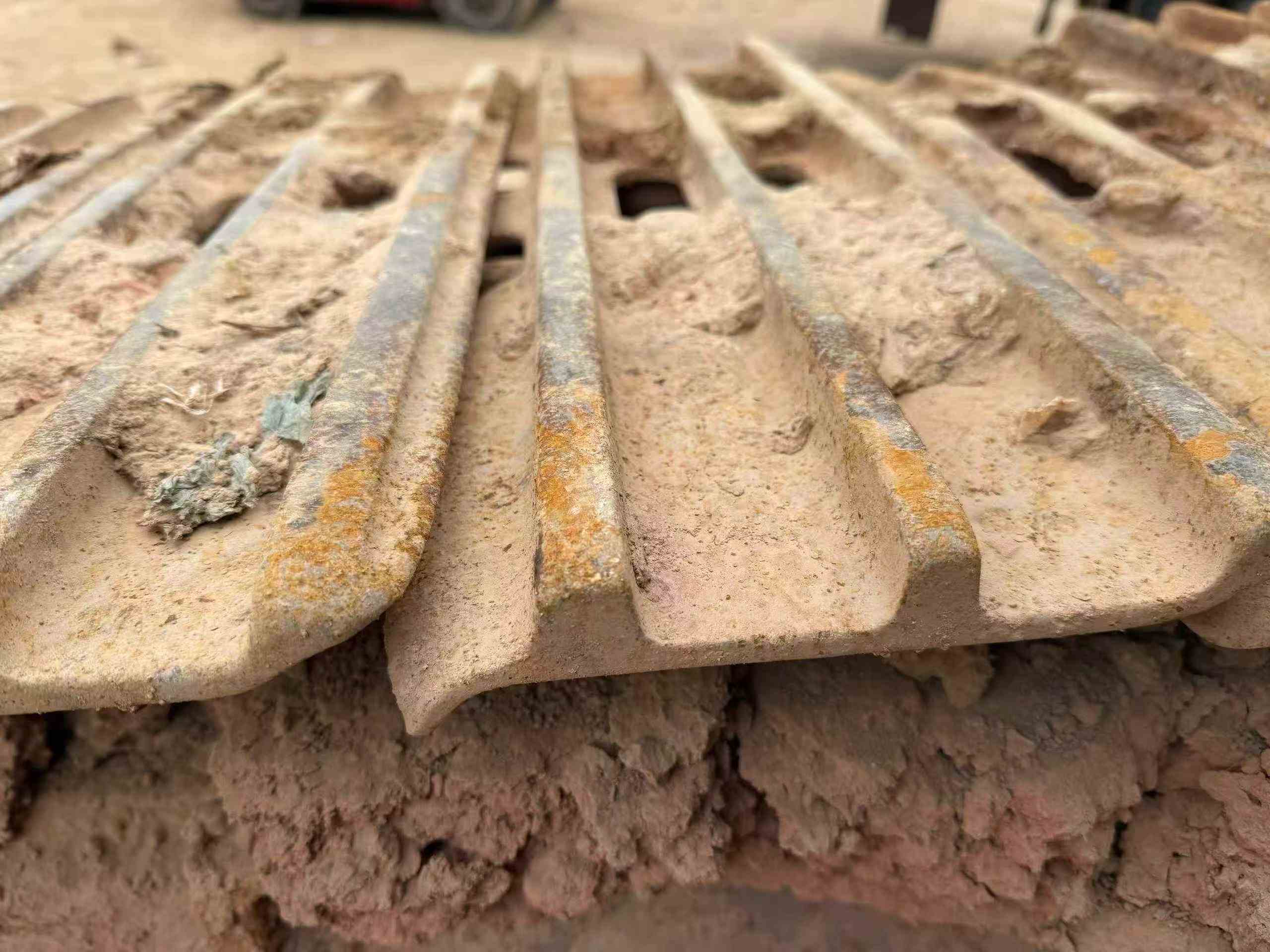 Buy Volvo EW210C Used Excavator / 8 Used Volvo EW210C Excavator 2011 Model / 8