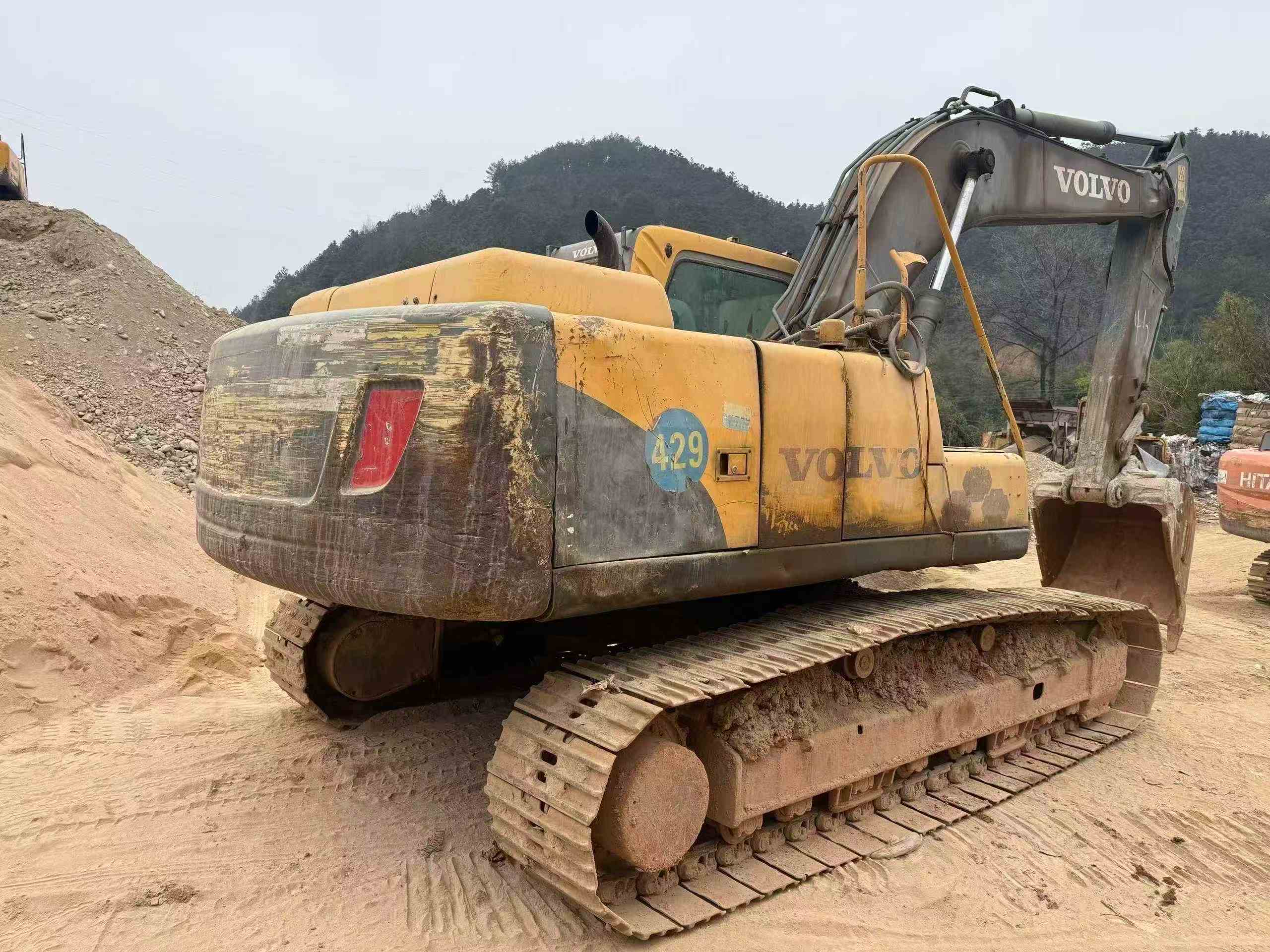 Buy Volvo EW210C Used Excavator / 2 Used Volvo EW210C Excavator 2011 Model / 2