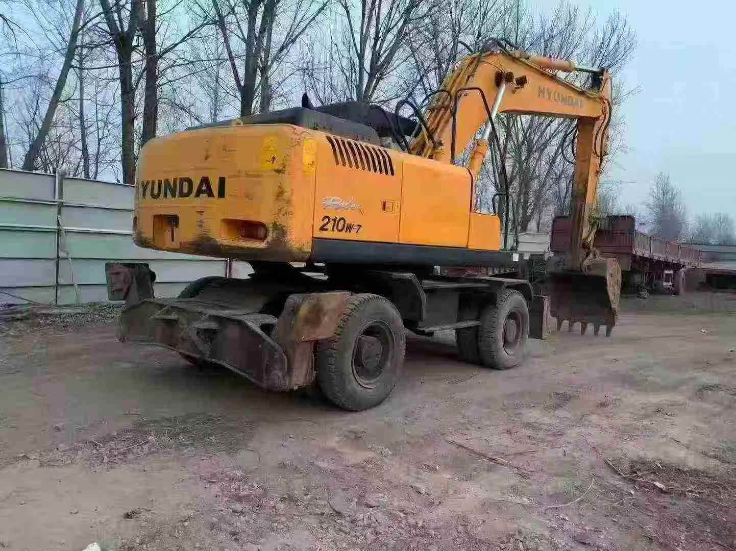 Used Hyundai R210-7 Excavator 2016 Model / 4