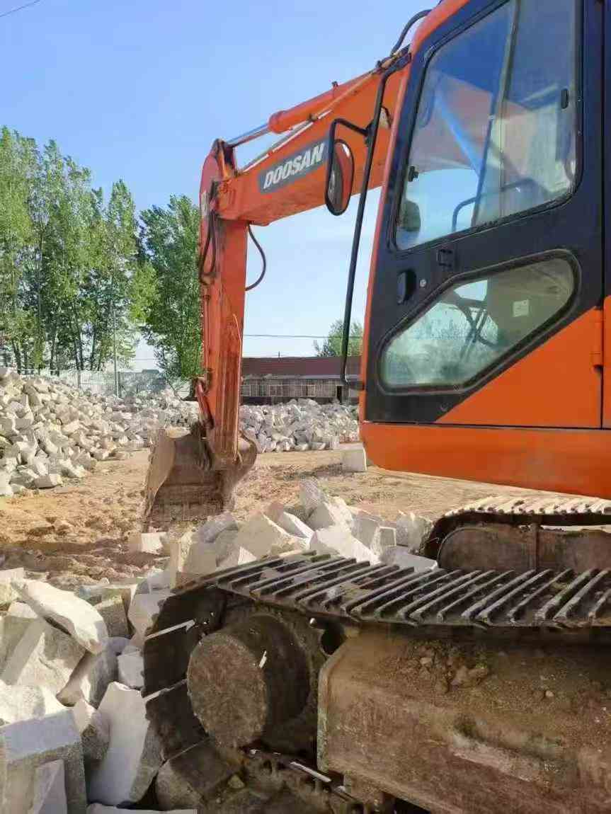 Used Doosan DH220 Excavator 2015 Model / 8