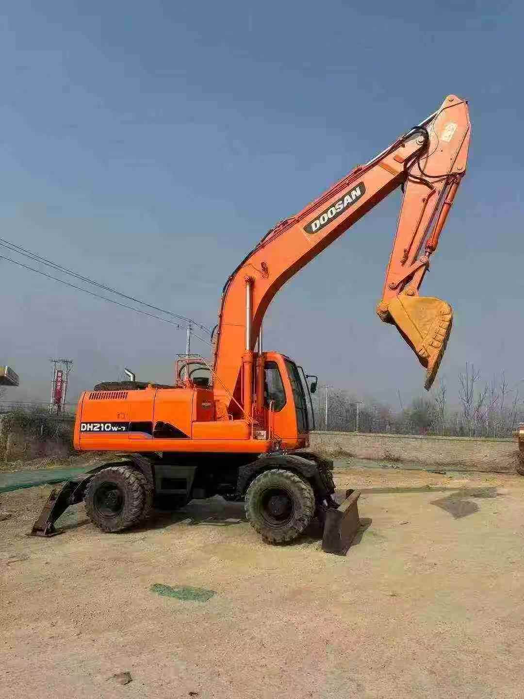 Used Doosan DH210W-7 Excavator 2016 Model / 3