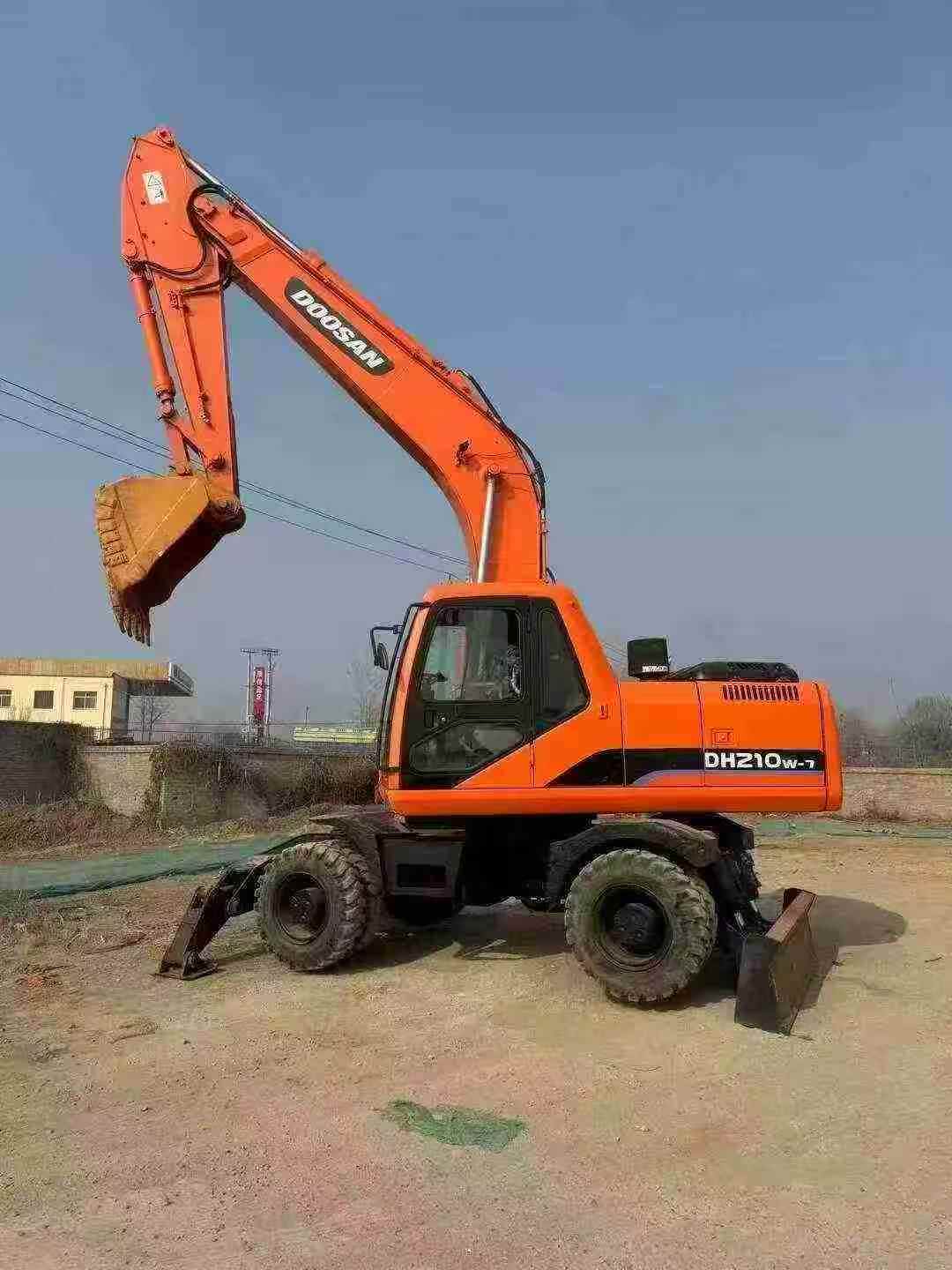 Used Doosan DH210W-7 Excavator 2016 Model / 4