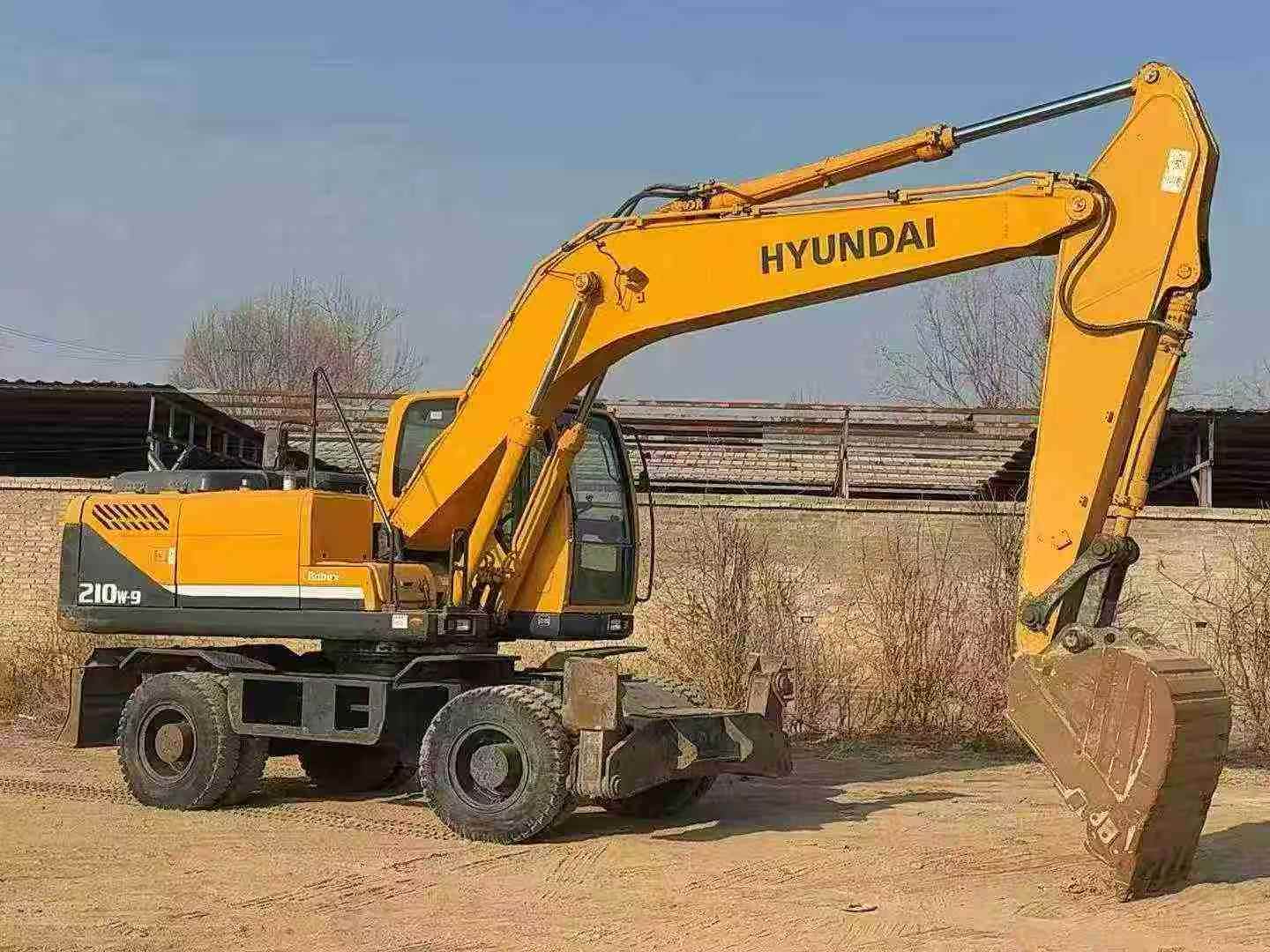 Used Hyundai R210W-9 Excavator 2016 Model / 4