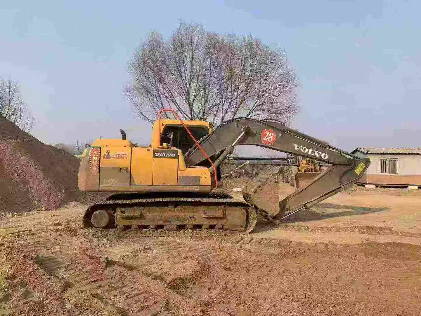 Used Volvo EC140DL Excavator 2016 Model / 3