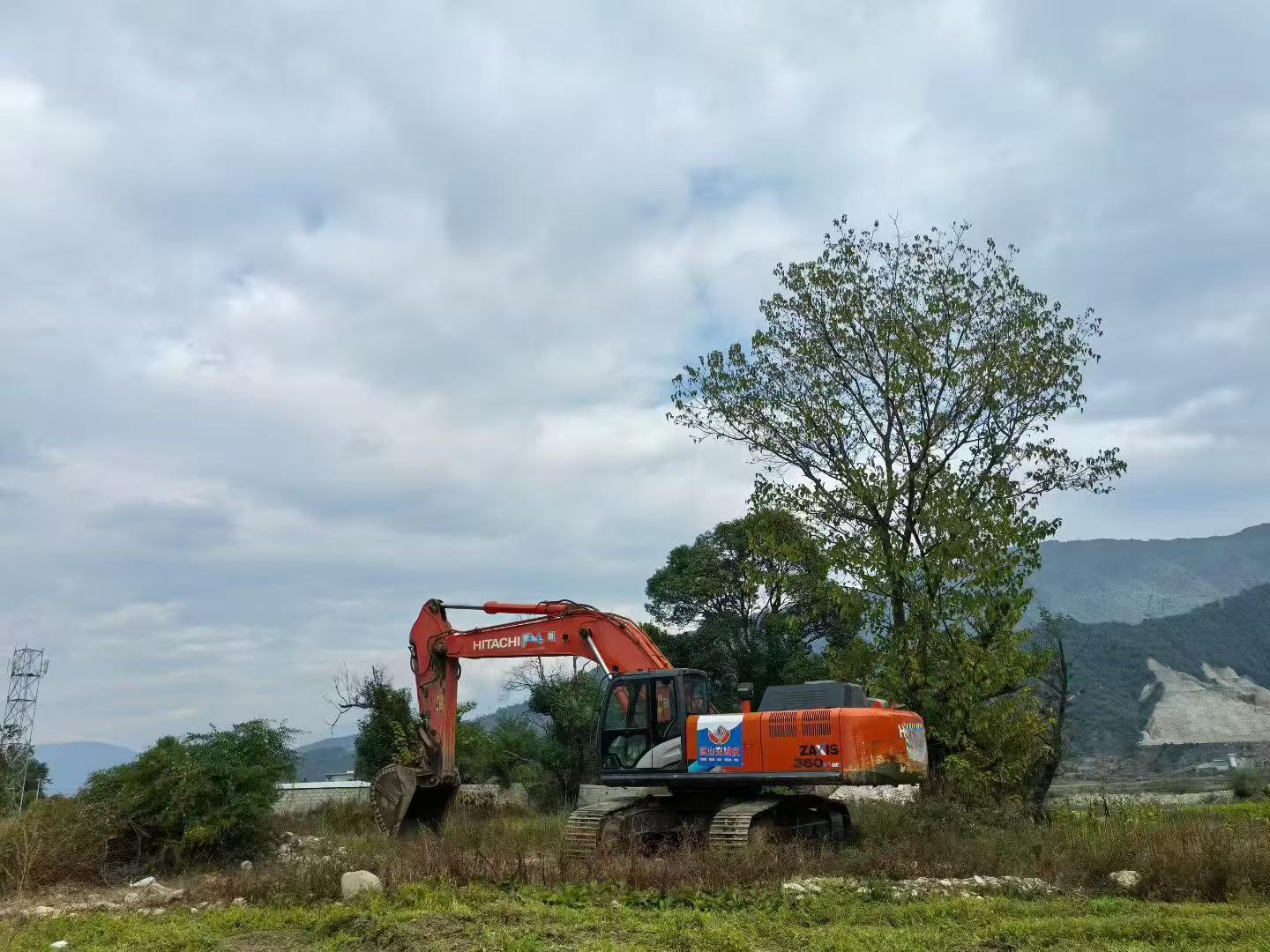 Buy Hitachi ZX60 Used Excavator