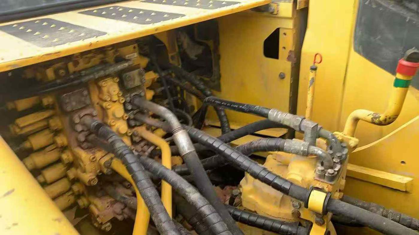 Used Komatsu PC210-8 Excavator 2018 Model / 3