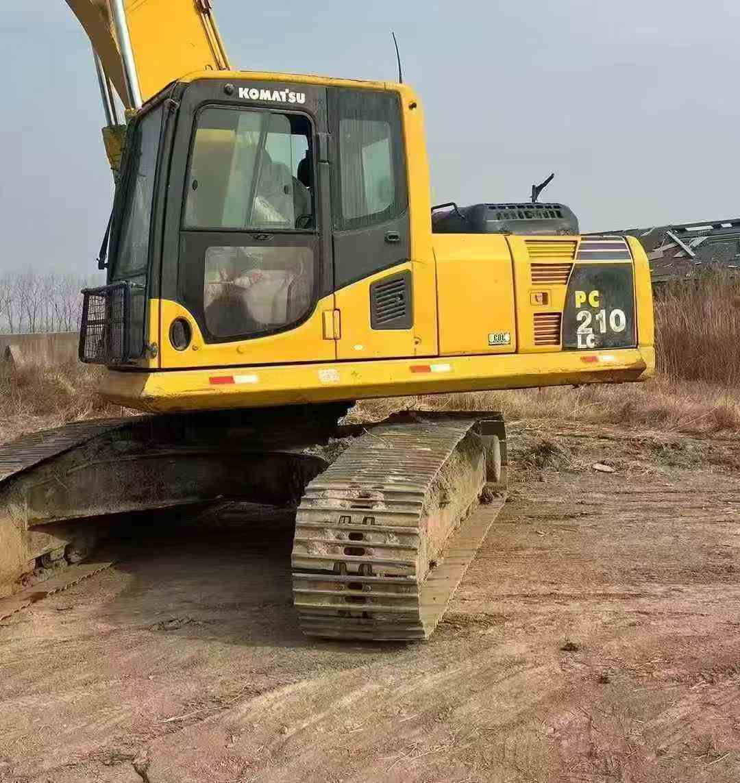 Used Komatsu PC210 Excavator 2018 Model / 3