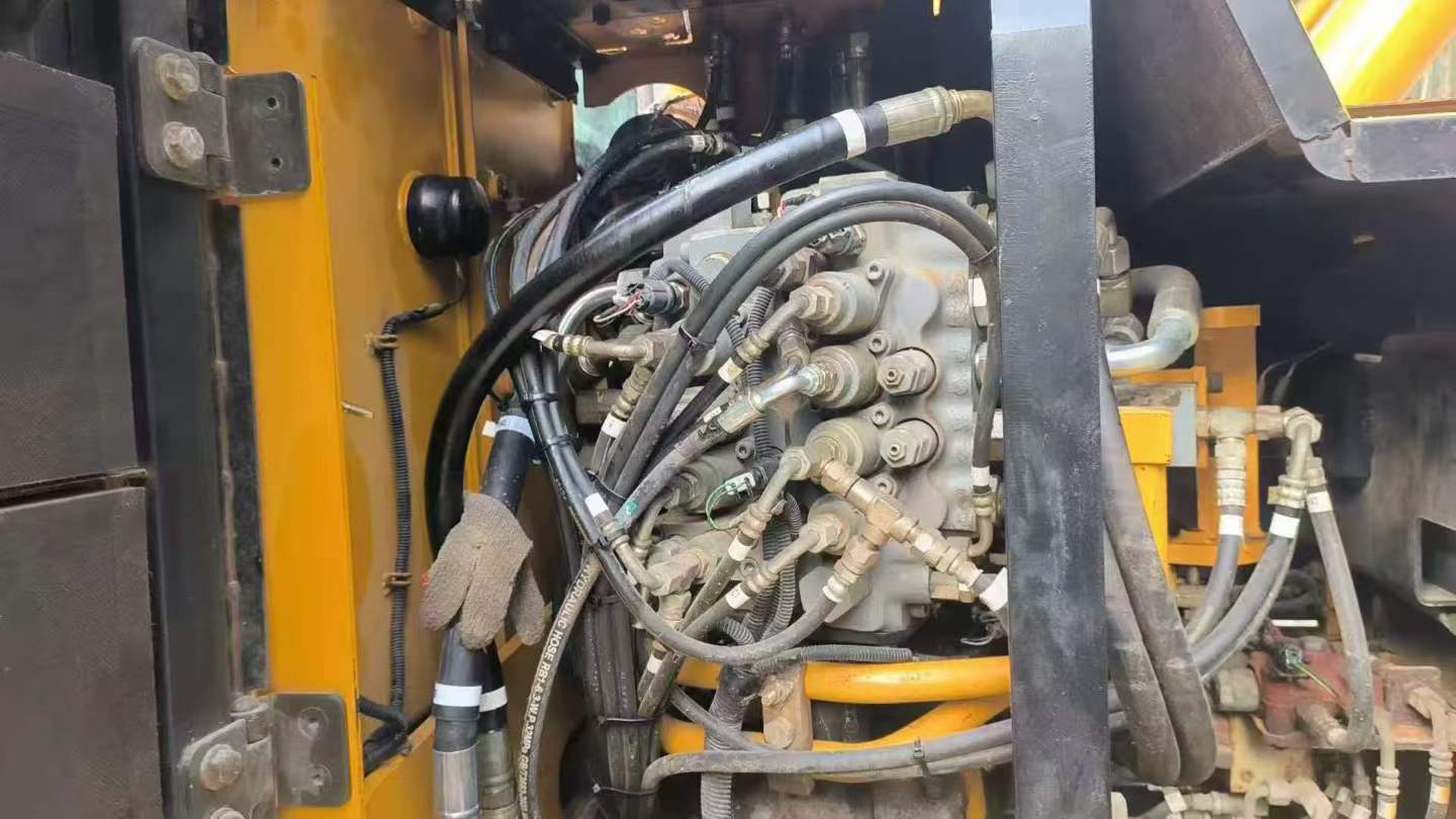 Used Kato HD513MRV Excavator 2016 Model / 3