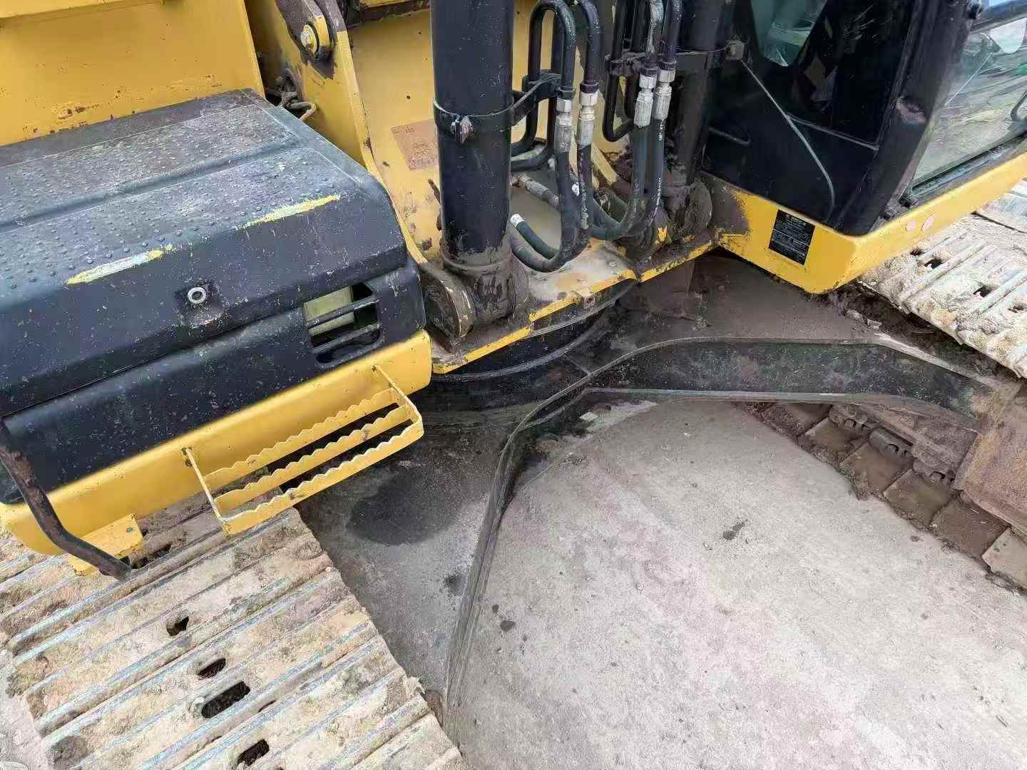 Used Caterpillar 326DL Excavator 2013 Model / 8