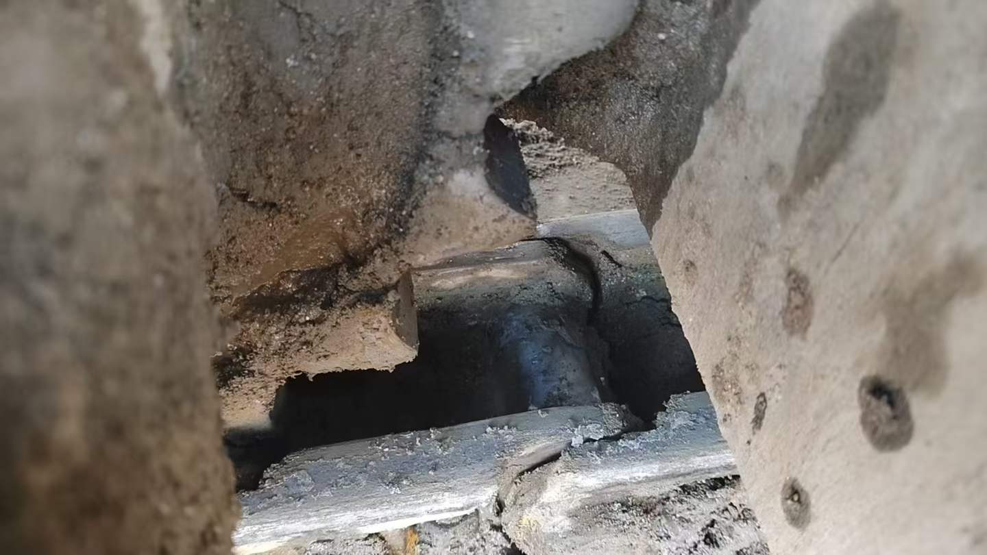 Used Hyundai R215VSN Excavator 2011 Model / 4