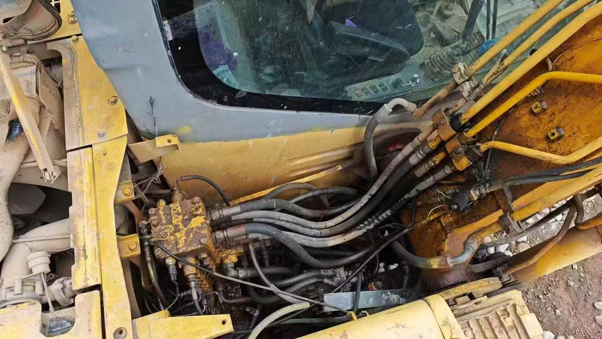 Used Komatsu PC130 Excavator 2015 Model / 4