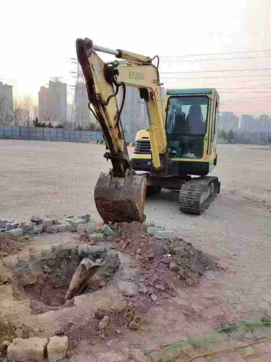 Used Hyundai R60-9 Excavator 2016 Model / 4