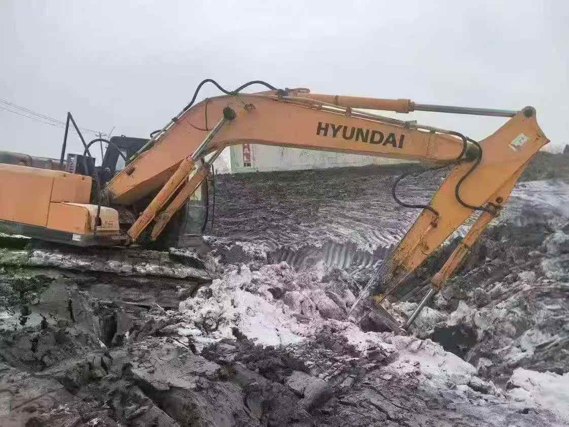 Used Hyundai R215-7 Excavator 2010 Model / 2