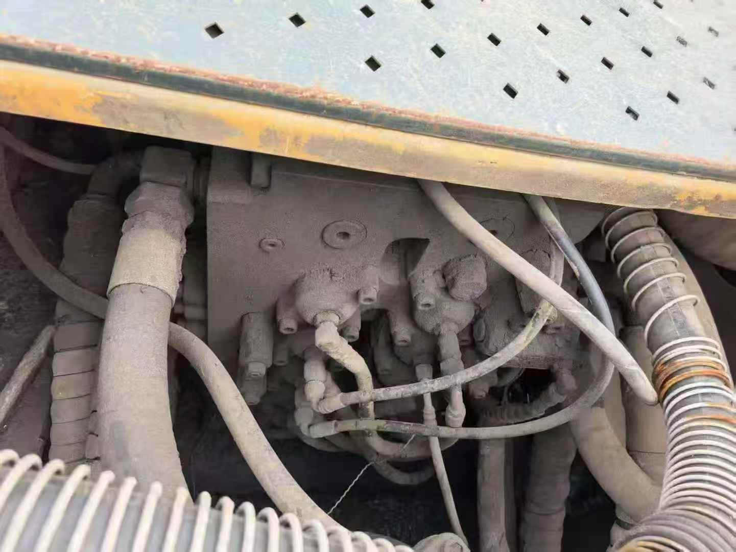 Used Hyundai R385LVS Excavator 2011 Model / 3