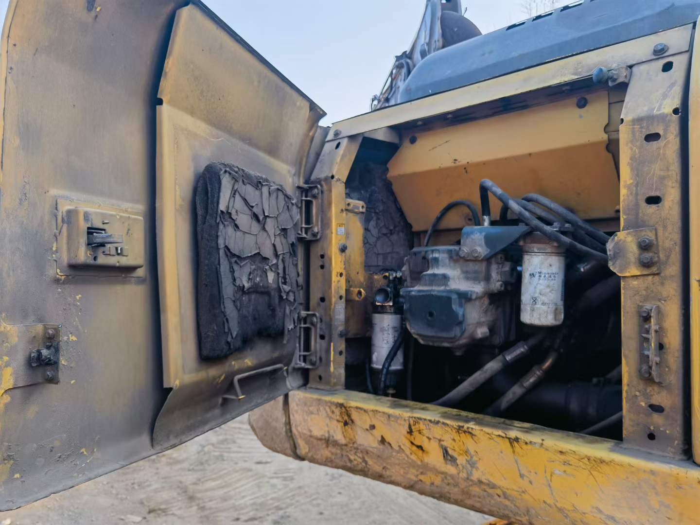 Used Komatsu PC200-8 Excavator 2016 Model / 8