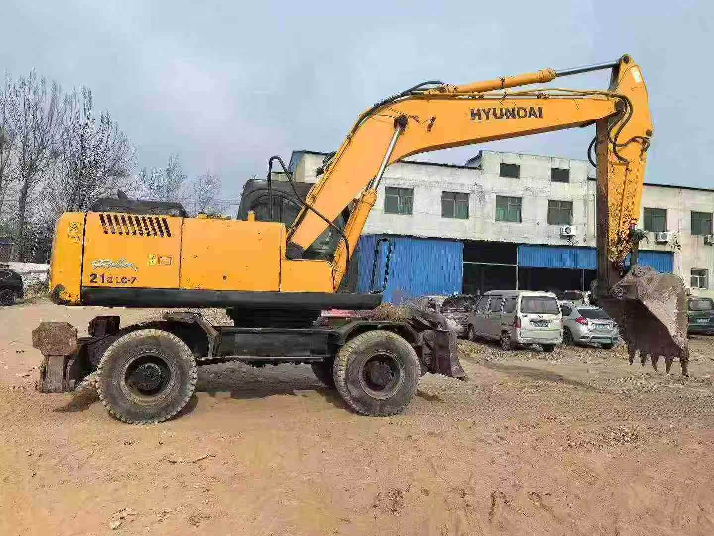 Used Hyundai R210WVS Excavator 2016 Model / 3