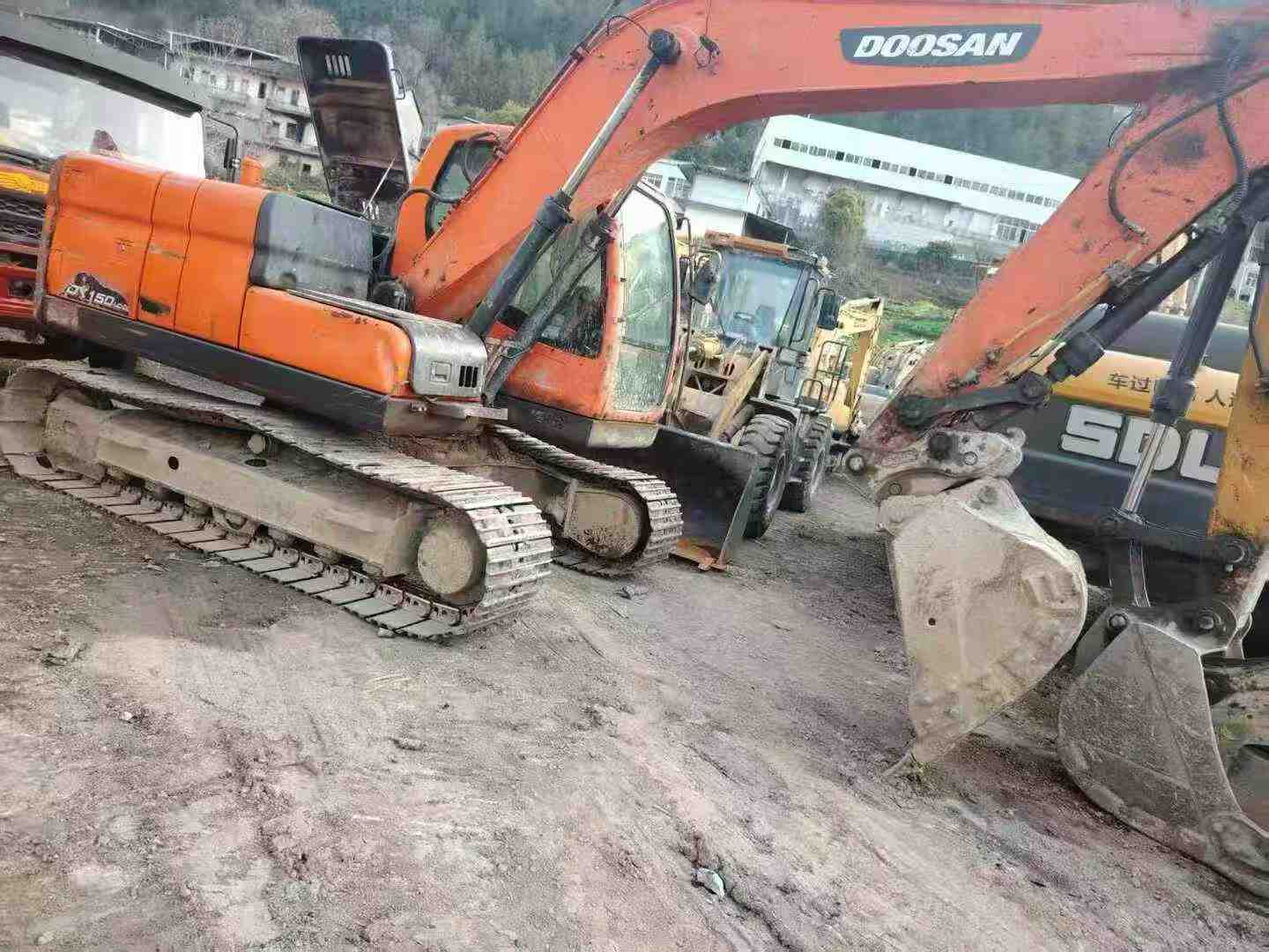 Used Doosan  DL507-9C Excavator 2016 Model / 3