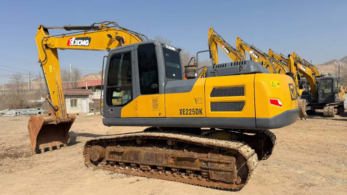 Used XCMG XE225GK Excavator 2021 Model / 4