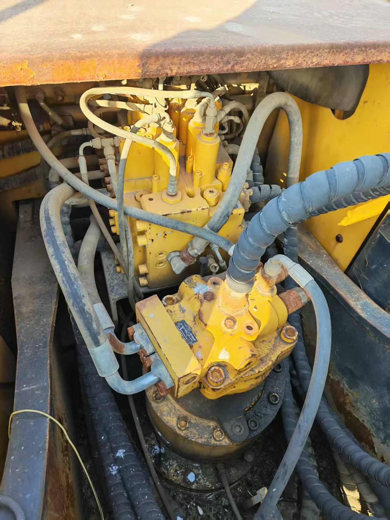 Used Hyundai R215-7 Excavator 2016 Model / 4