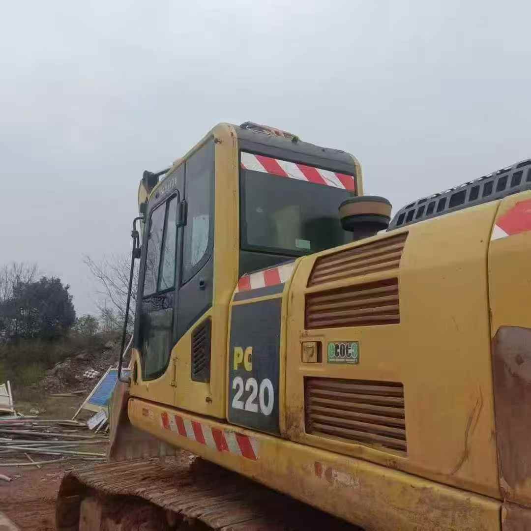 Buy Komatsu PC220-8 Used Excavator