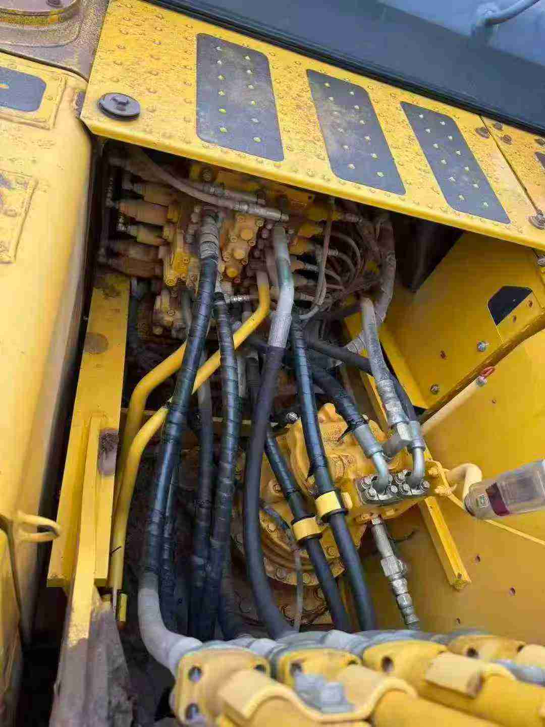 Buy Komatsu PC200 Used Excavator / 2 Used Komatsu PC200 Excavator 2021 Model / 2