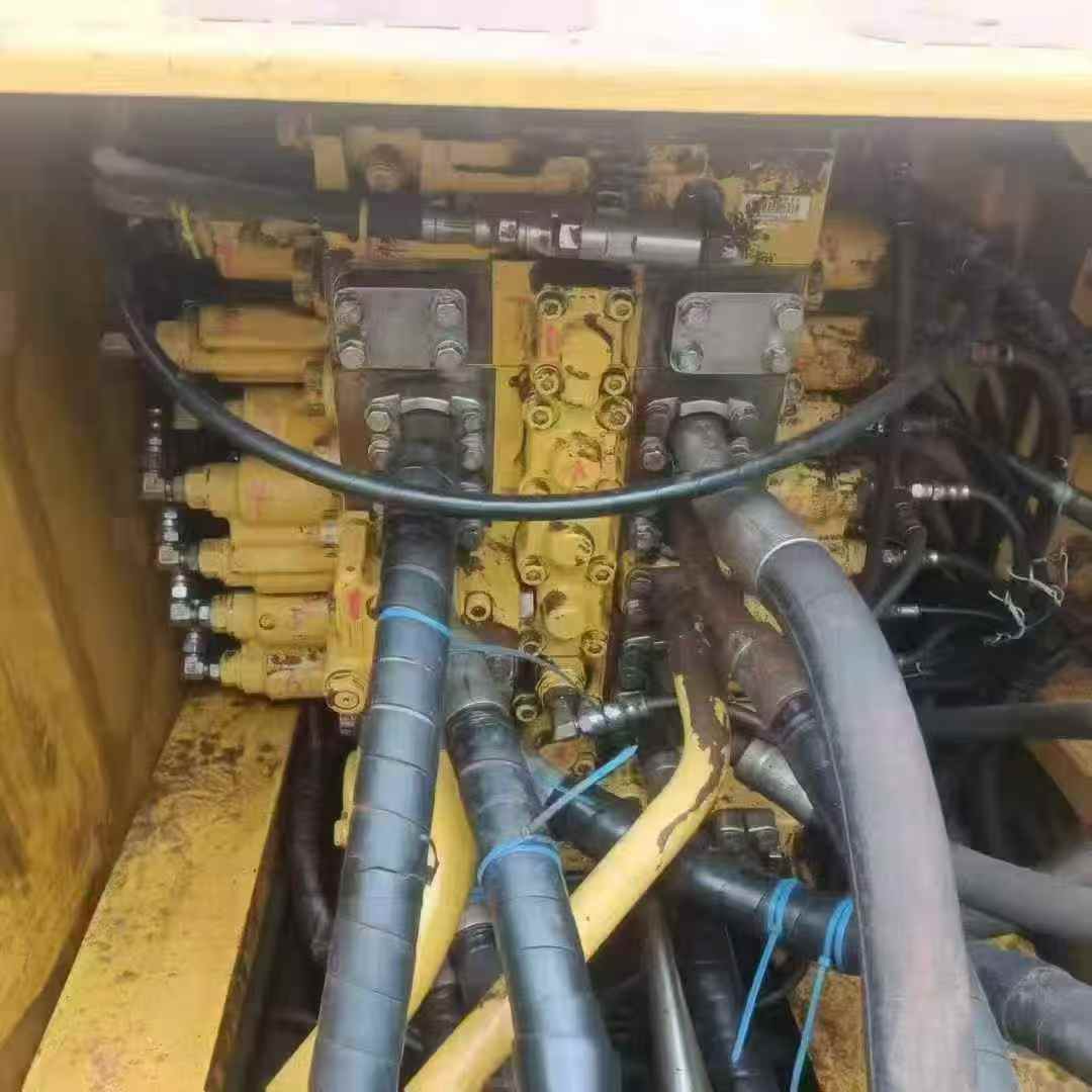 Used Komatsu PC220-8 Excavator 2019 Model / 3