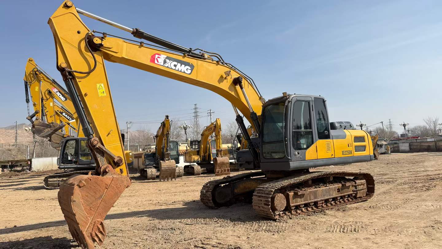 Used XCMG XE225GK Excavator 2021 Model / 3
