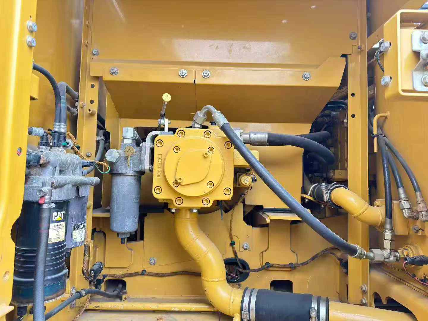 Used Caterpillar 323 Excavator 2016 Model / 3