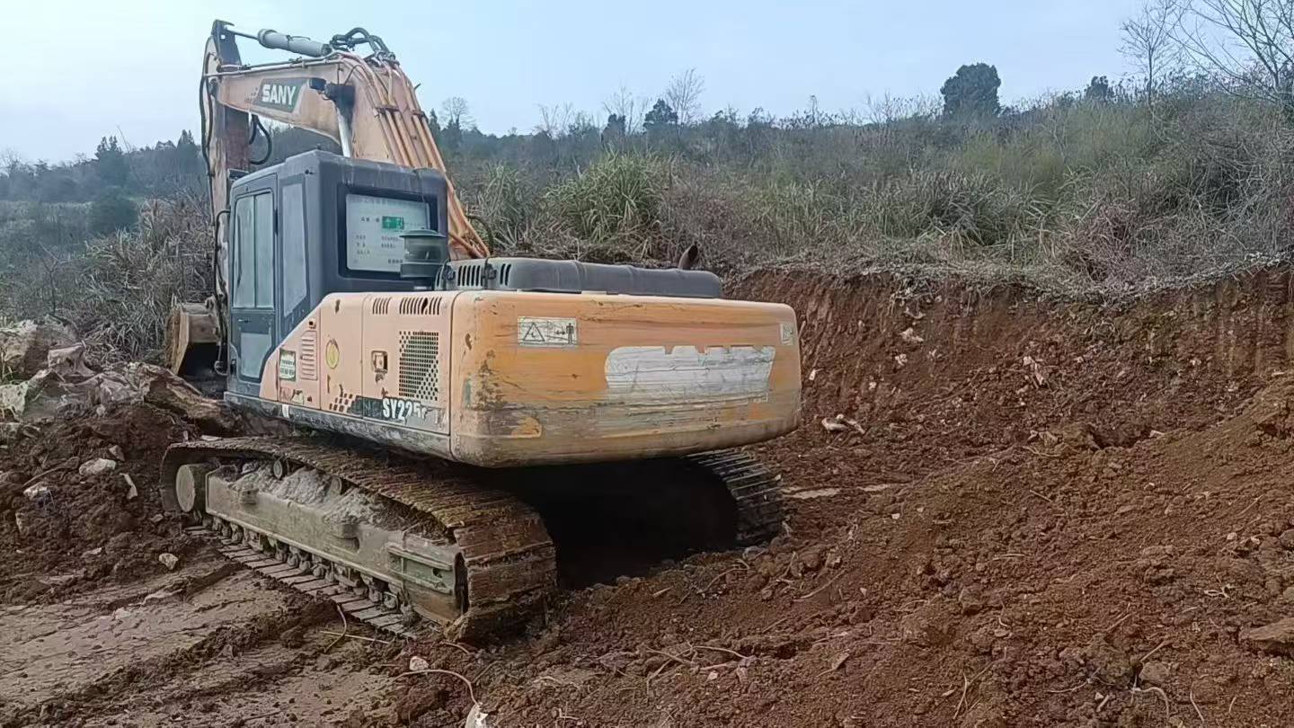 Used Sany SY225C Excavator 2015 Model / 2