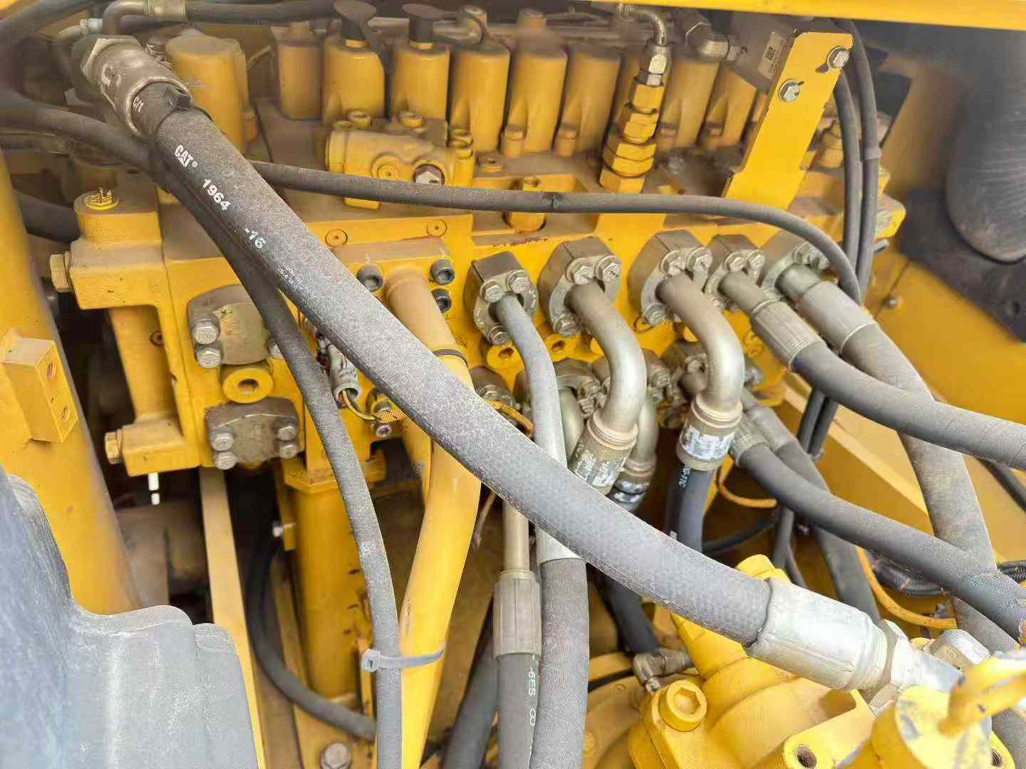 Used Caterpillar 323 Excavator 2016 Model / 4