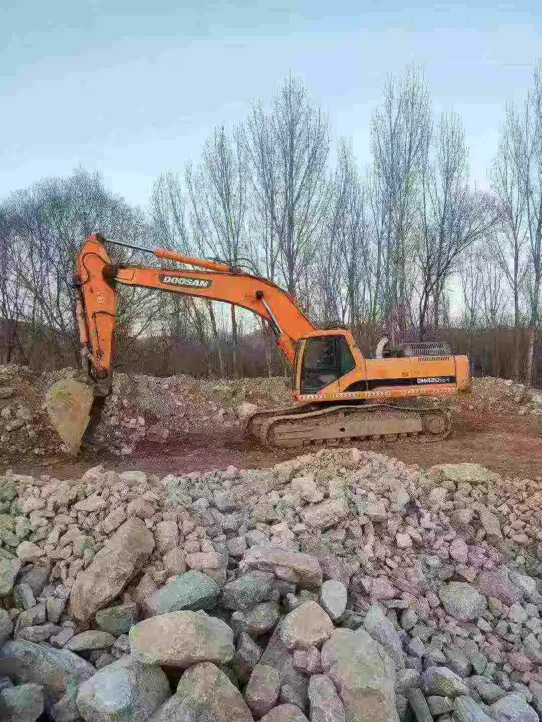 Used Doosan DL420 Excavator 2011 Model / 3
