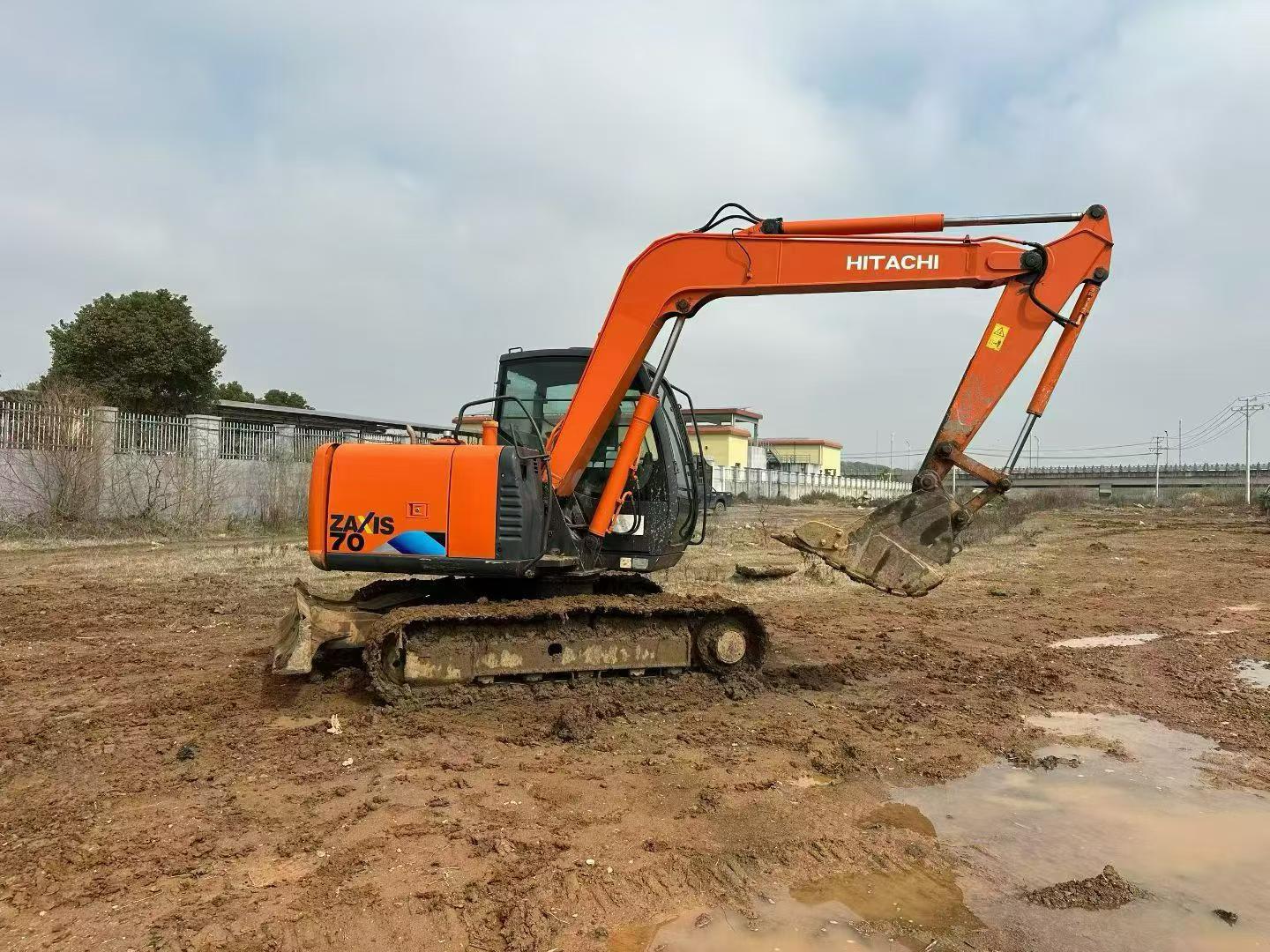 Used Hitachi ZX70-5G Excavator 2015 Model / 6