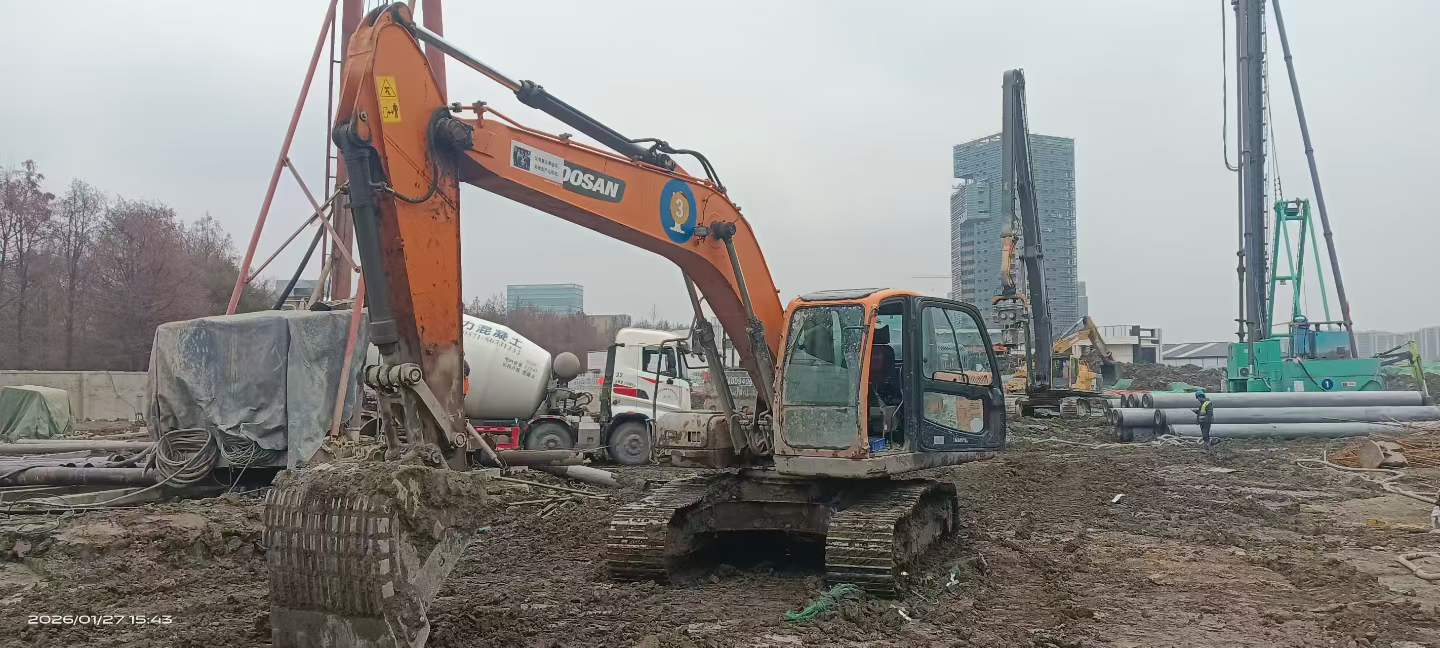 Used Doosan DH200-3 Excavator 2021 Model / 3