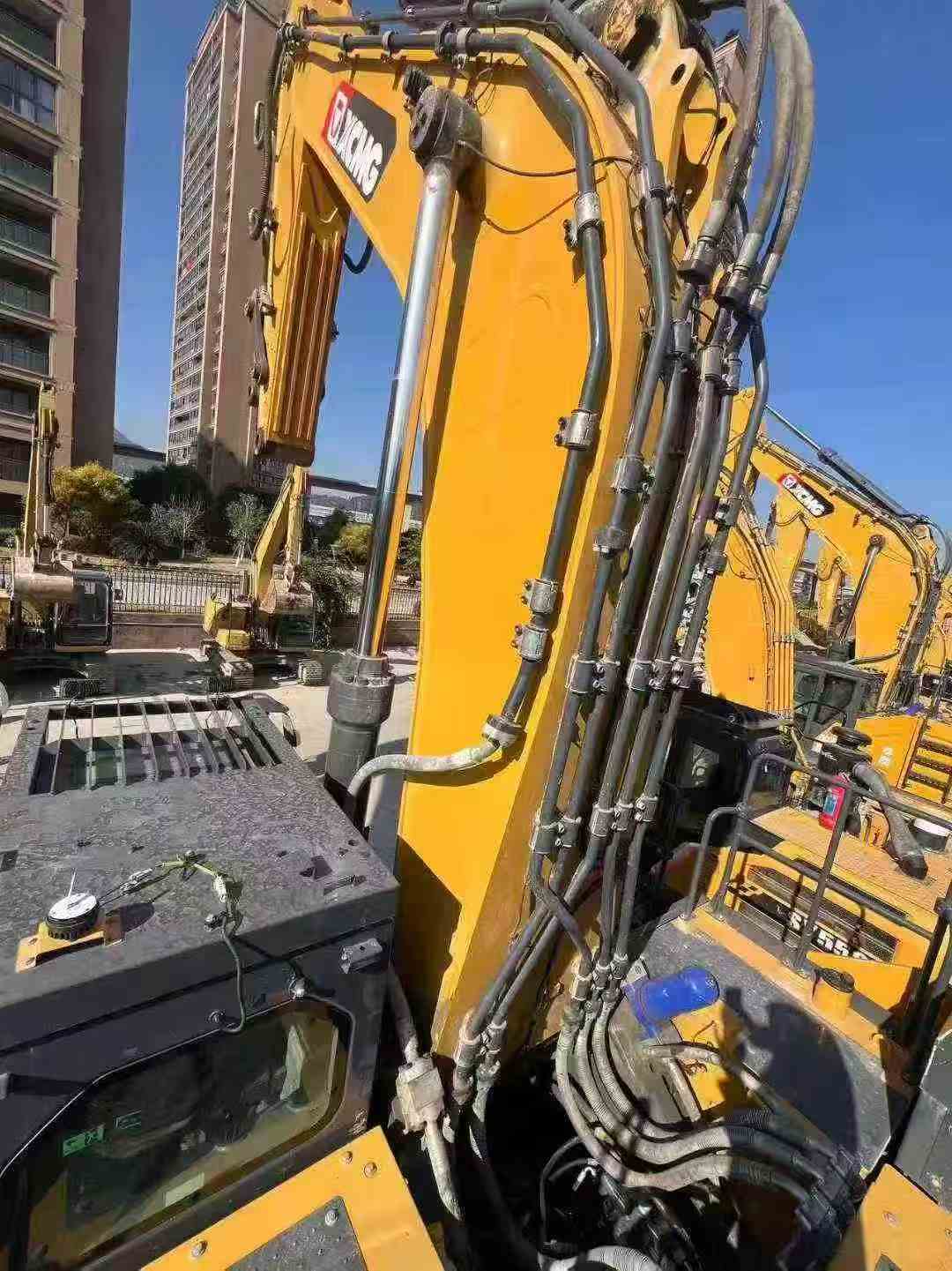 Used XCMG XE690DK MAX Excavator 2023 Model / 3