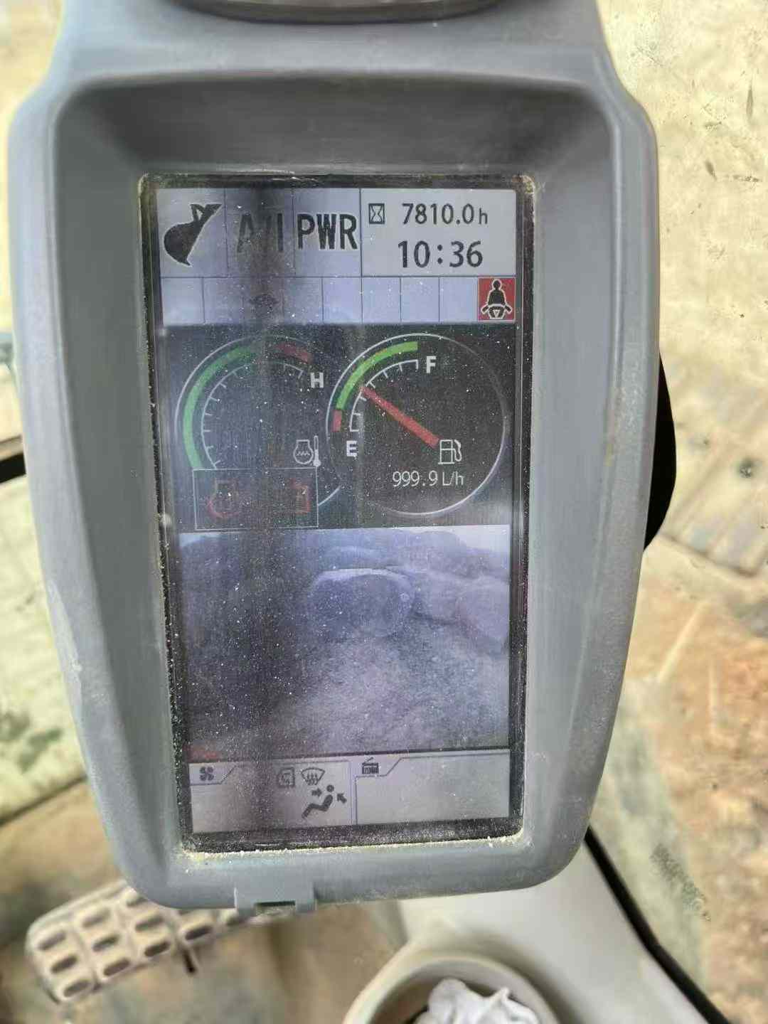 Used Hitachi ZX210LC-5G Excavator 2015 Model / 8