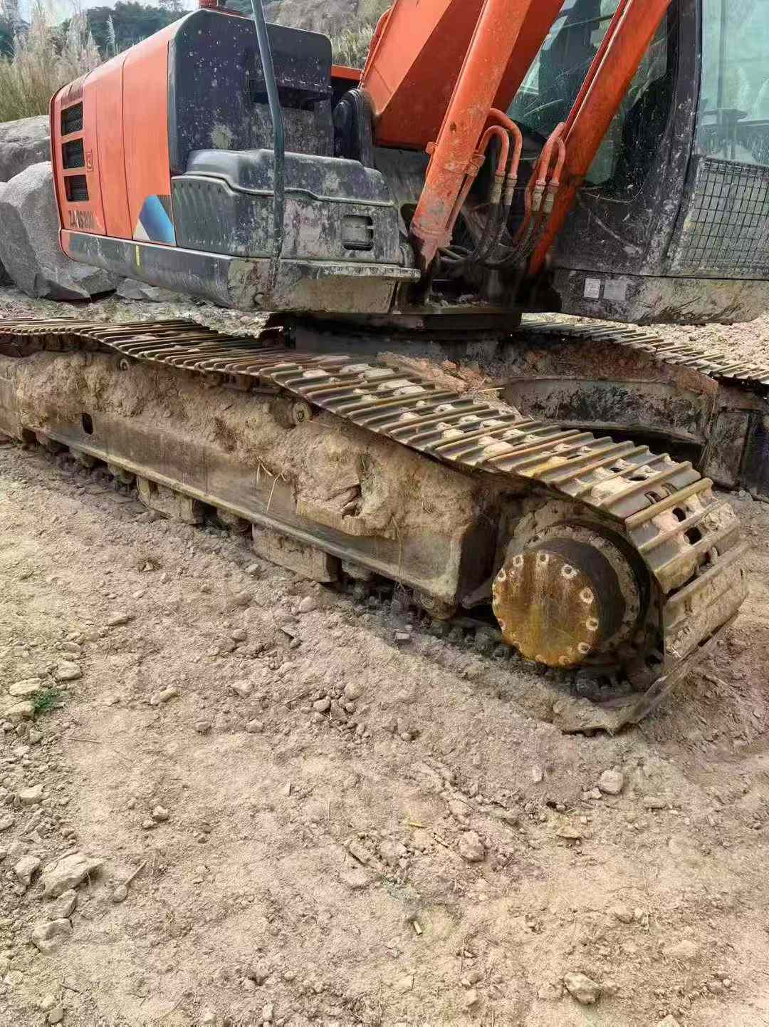 Used Hitachi ZX210LC-5G Excavator 2015 Model / 3