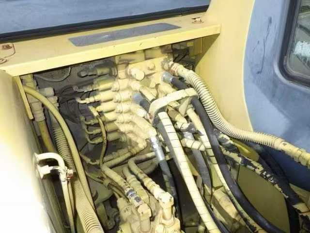 Used Komatsu PC120-6 Excavator 1993 Model / 7