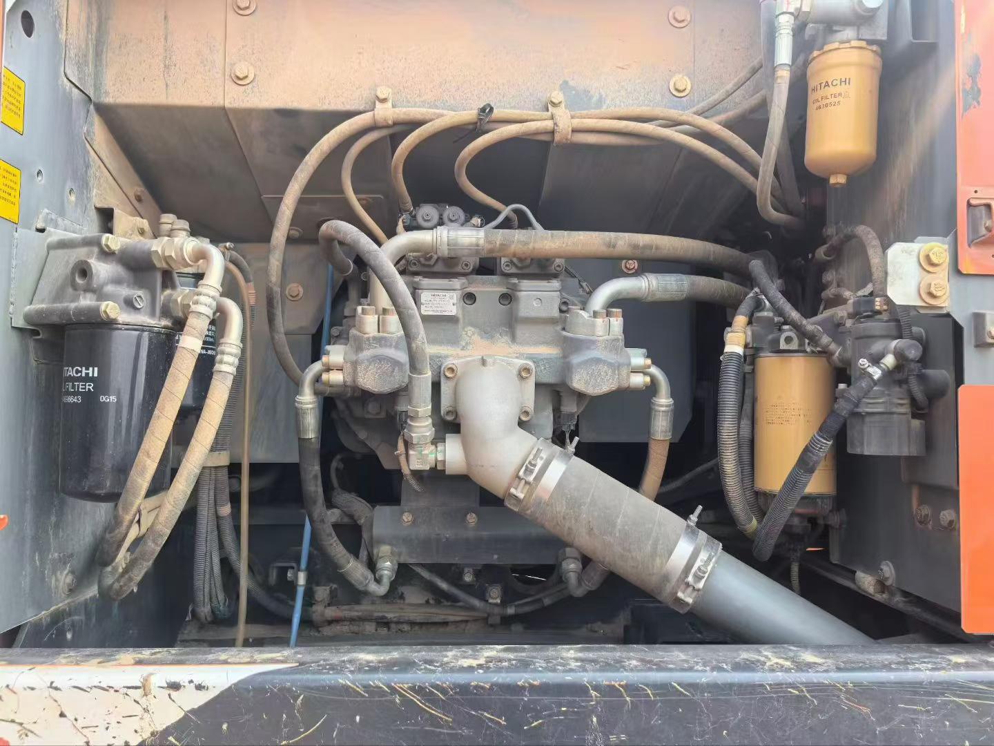 Used Hitachi ZAXIS200 Excavator Model / 6