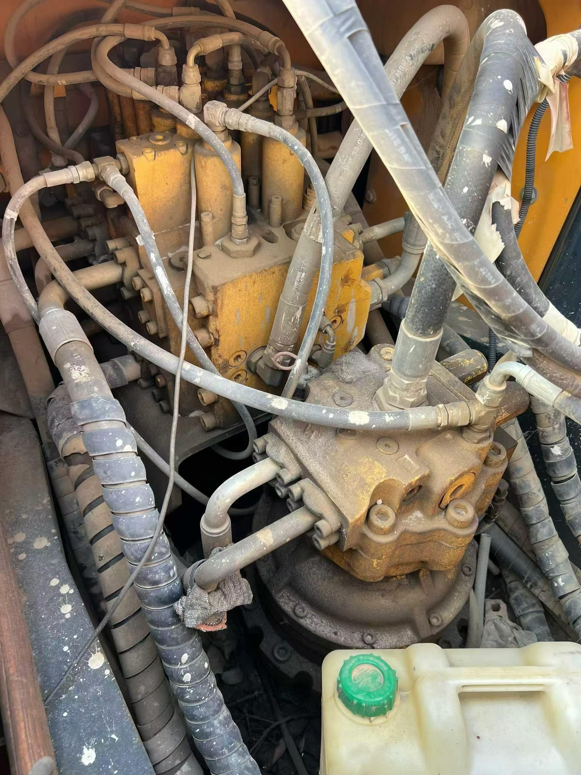 Used Hyundai R215VS Excavator 2016 Model / 3