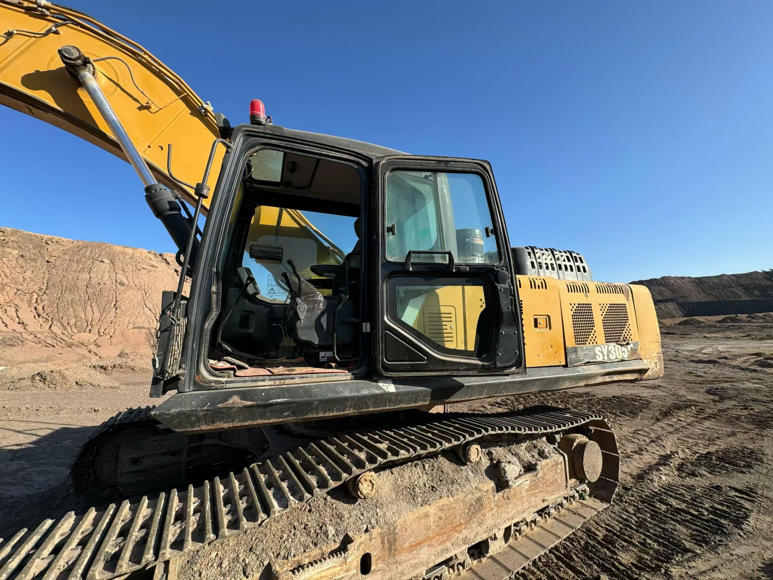 Buy Sany SW305K Used Excavator