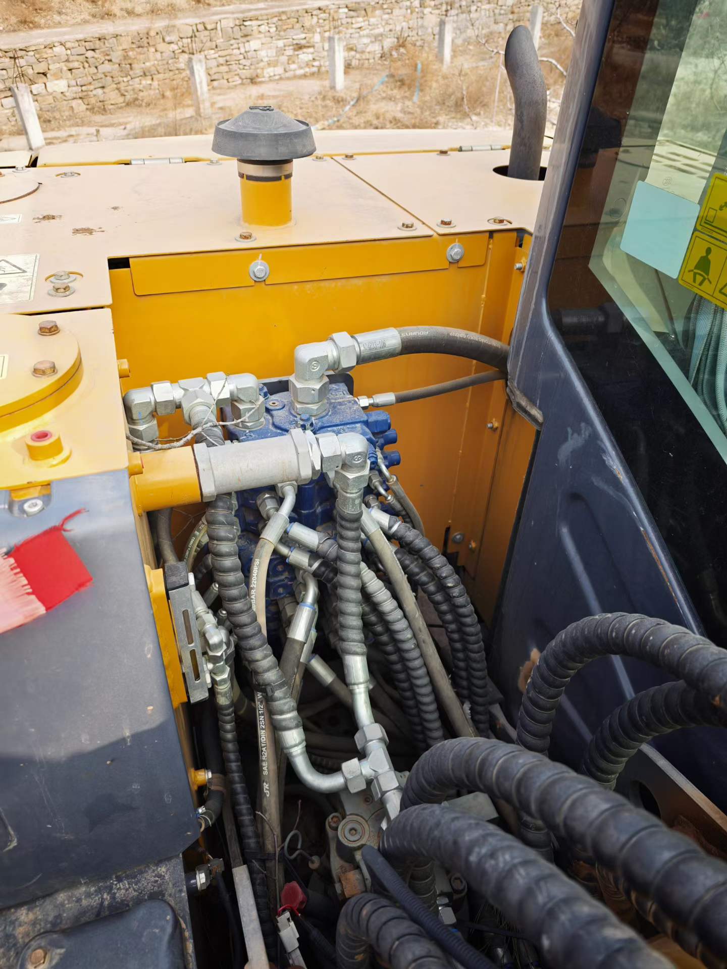 Used XCMG XE75WD Excavator 2016 Model / 6