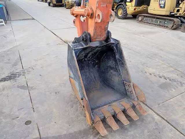 Used Hitachi ZAXIS200 Excavator 2008 Model / 3