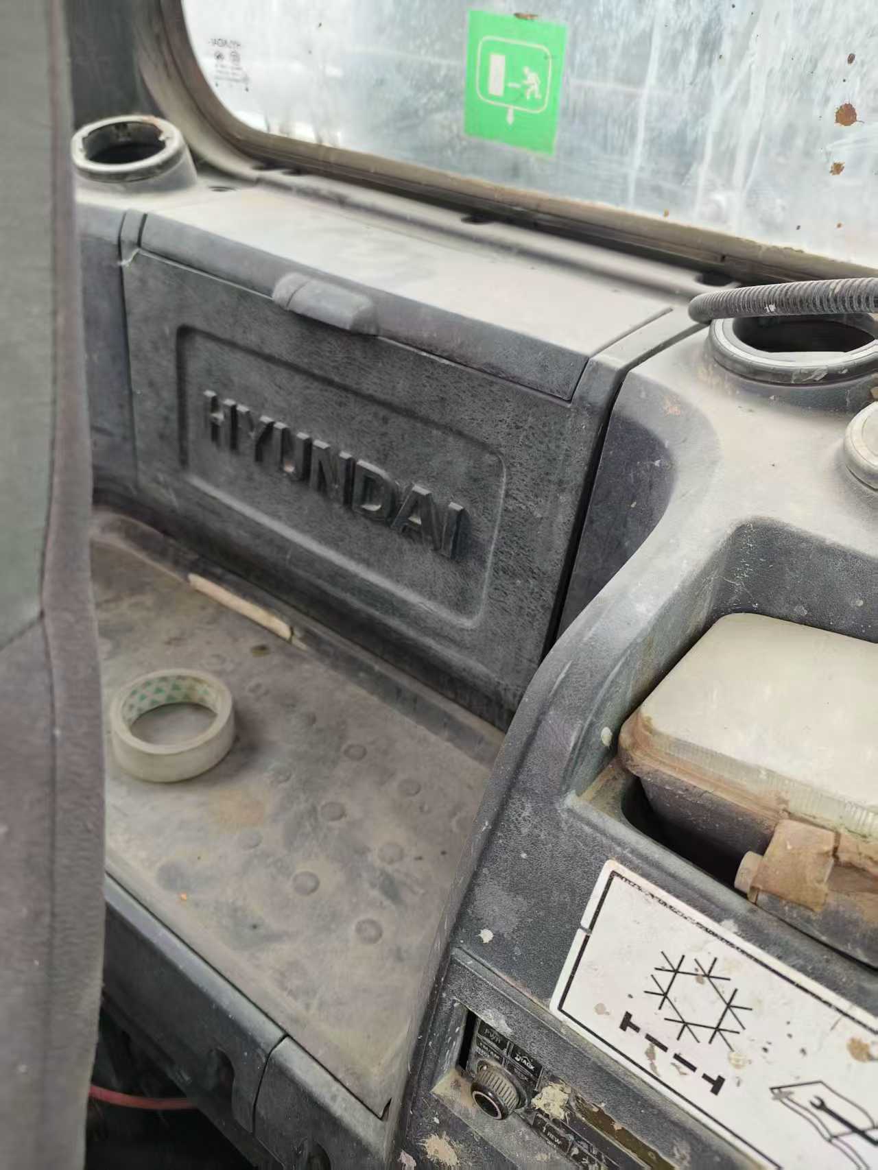 Used Hyundai R305LC-9T Excavator 2016 Model / 4