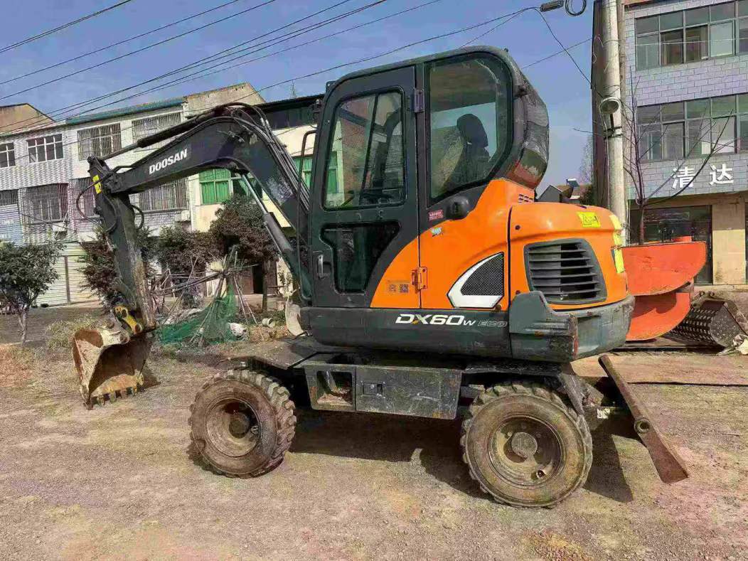 Buy Doosan DX60 Used Excavator