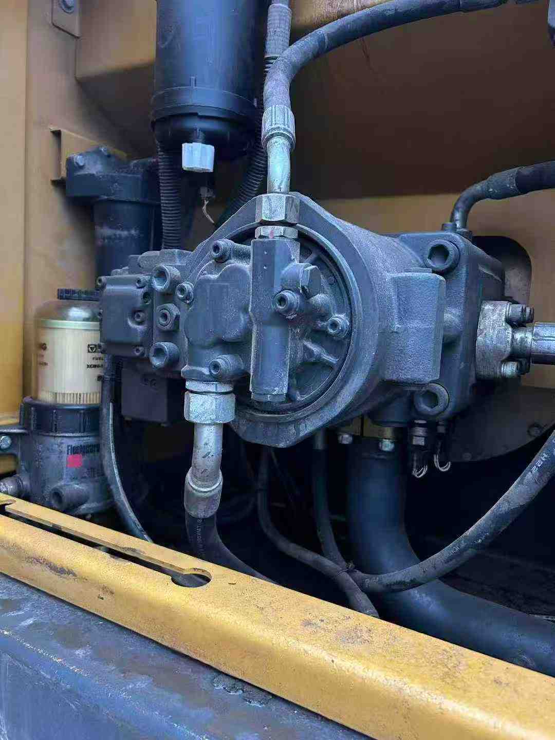 Used XCMG XE215 Excavator 2022 Model / 8